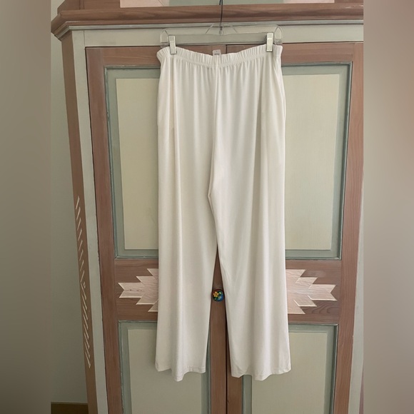 Yushi | Side pocket lounge pants. Off white. Elastic waist. Size Large - Picture 3 of 6